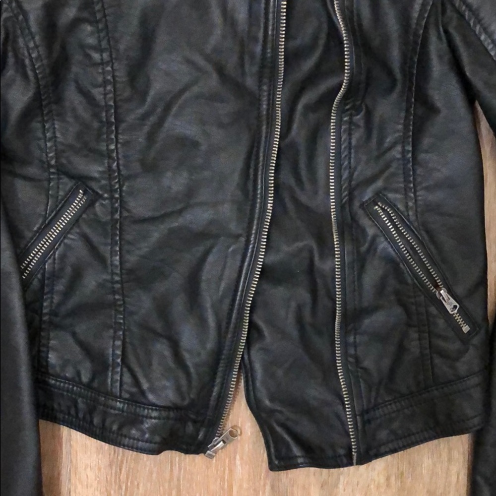 Leather jacket - Picture 2 of 4